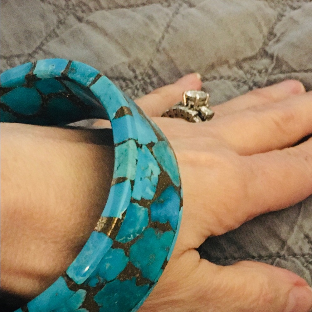 EXQUISITE Turquoise and Gold Tone Flake Bracelet
